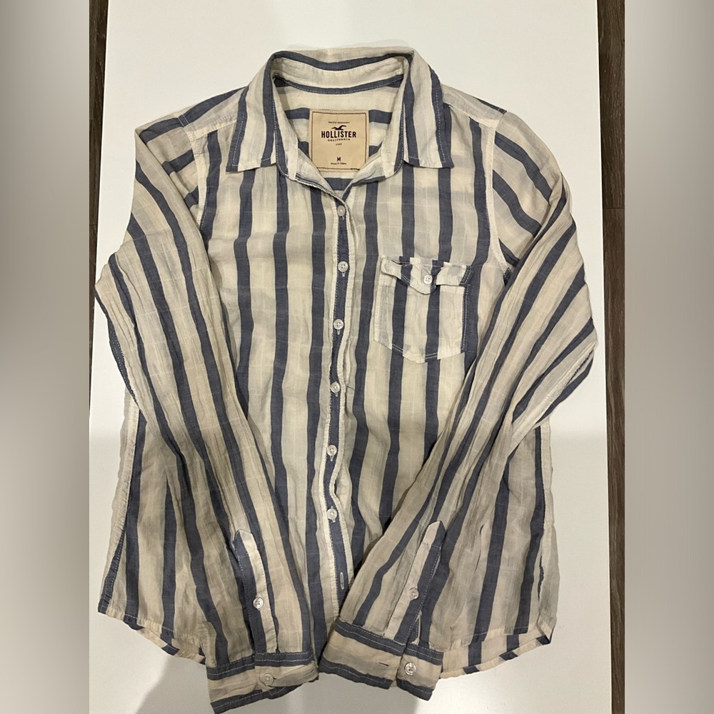 Hollister women’s button down shirt